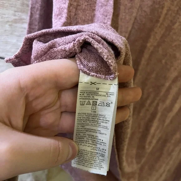 🤎3/$10 Old Navy Women's Heathered Pink Long Sleeve Tee - Picture 3 of 4